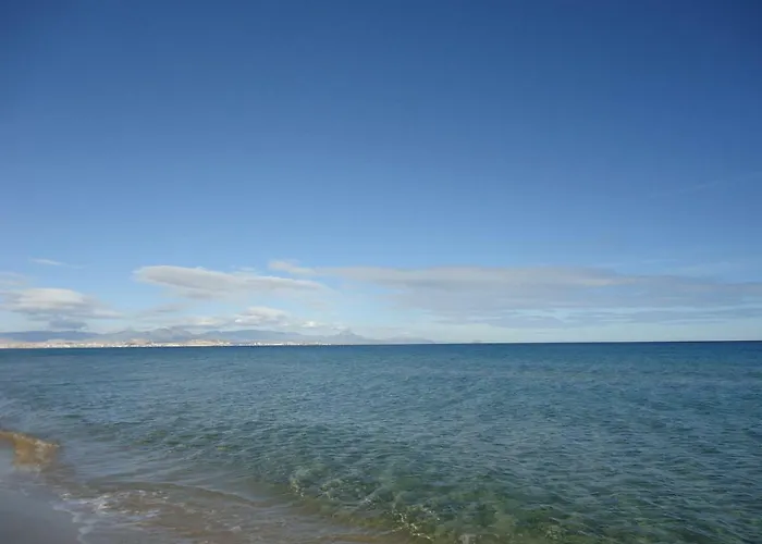 度假居 密迪特瑞恩度假屋 *